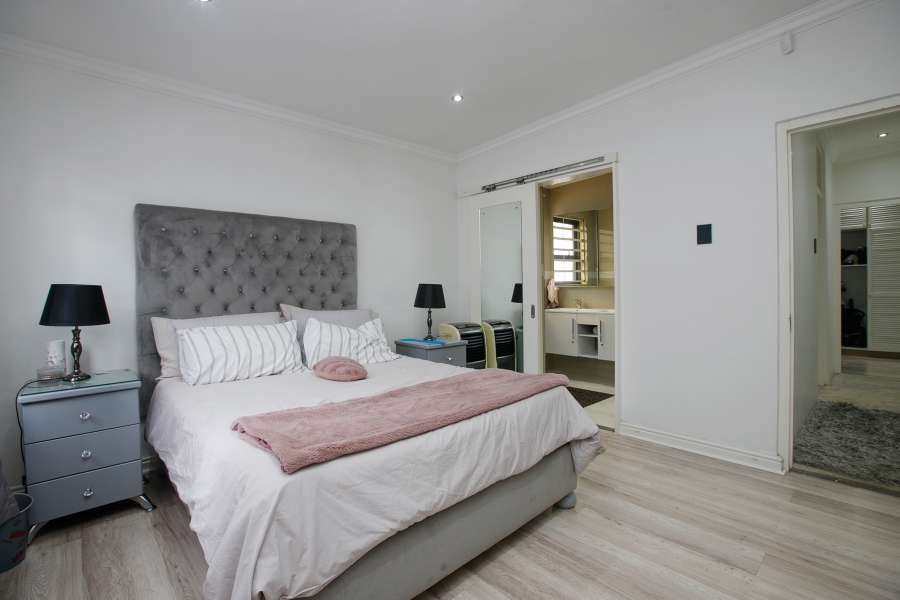 3 Bedroom Property for Sale in Claremont Village Western Cape